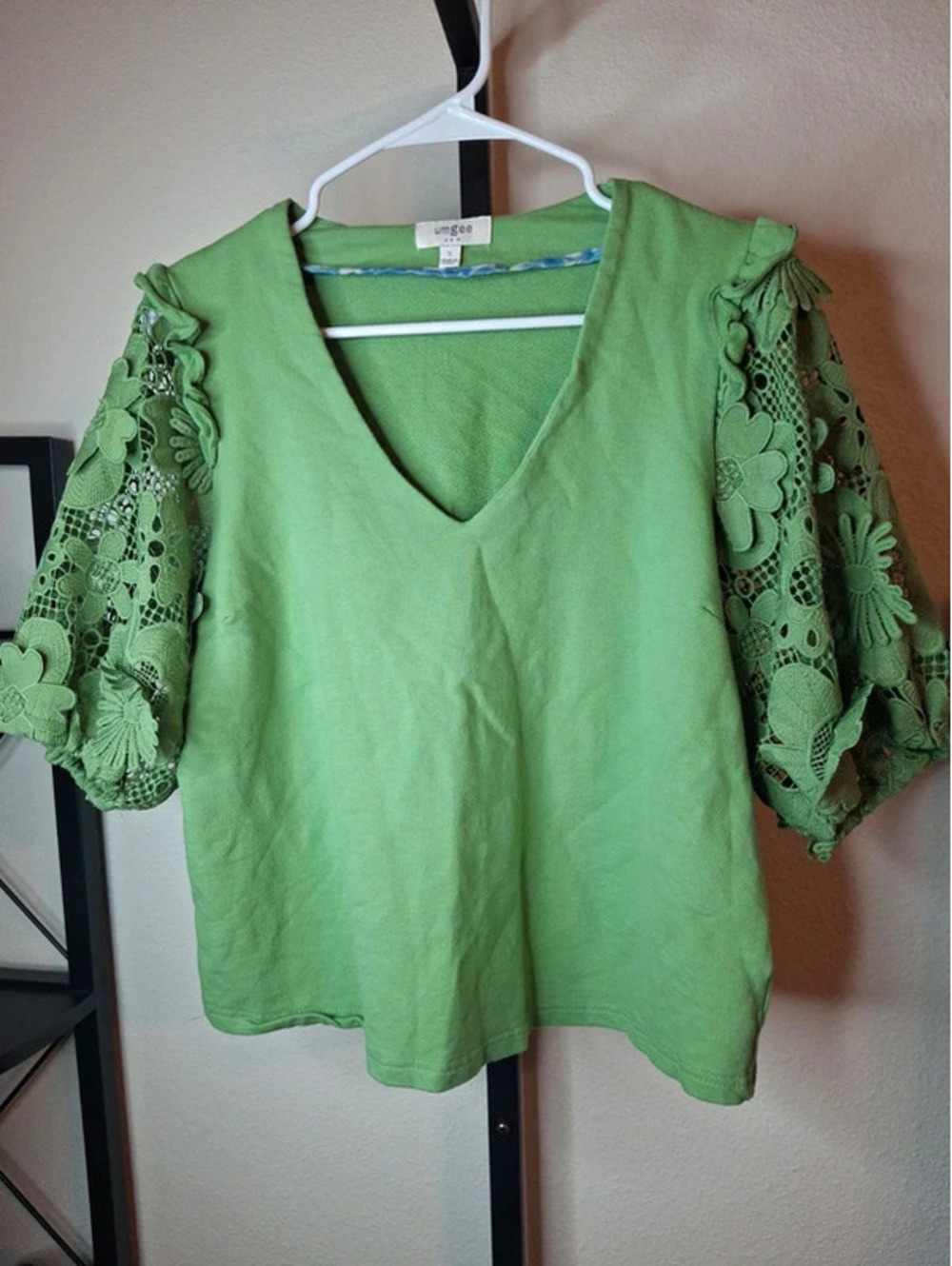 Umgee Women's Apple Green V-neck top size S